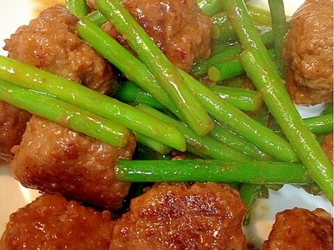 【糖質制限】にんにくの芽と肉団子のうま味噌炒め